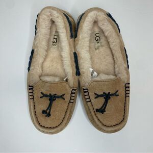 UGG Brett Slip on Moccasin Slippers Wool
Lined Brown Braided Details Size 6